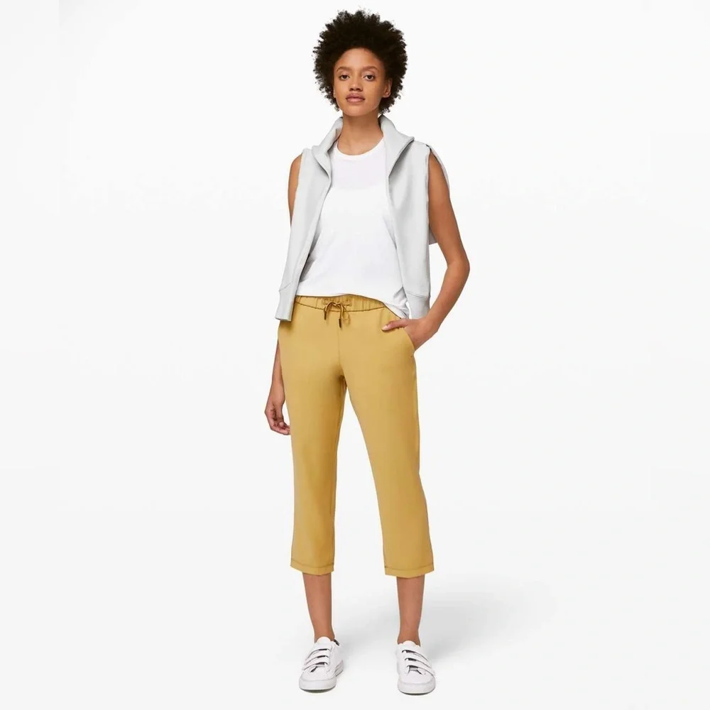 Lululemon On the Fly Crop *Woven 23